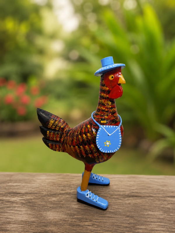 Galinha com Botas Decorativo em Madeira Maciça